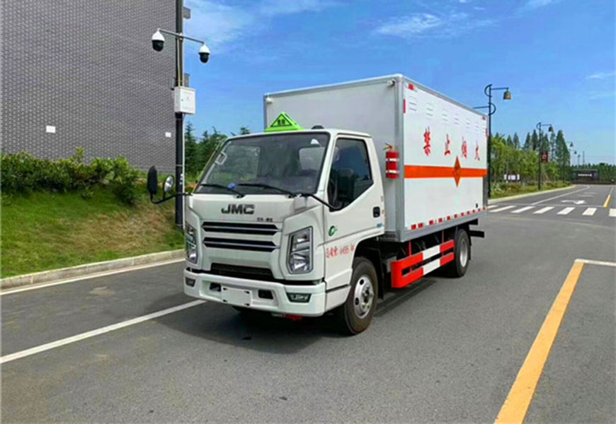 國六江鈴藍(lán)牌危險品運(yùn)輸車