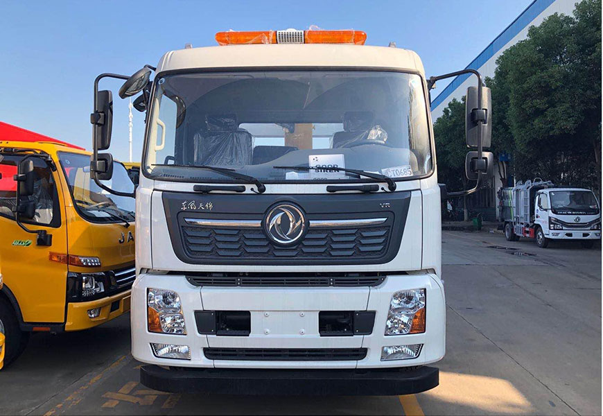 東風(fēng)天錦平板帶吊清障車(chē)圖片