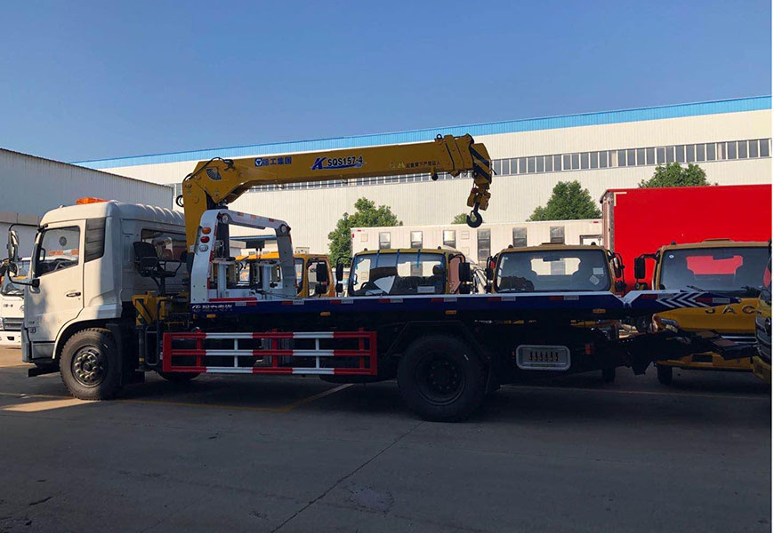 東風(fēng)天錦平板帶吊清障車(chē)后方位圖