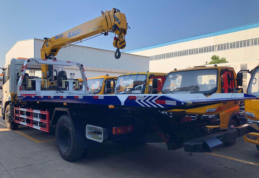 東風(fēng)天錦平板帶吊清障車(chē) 