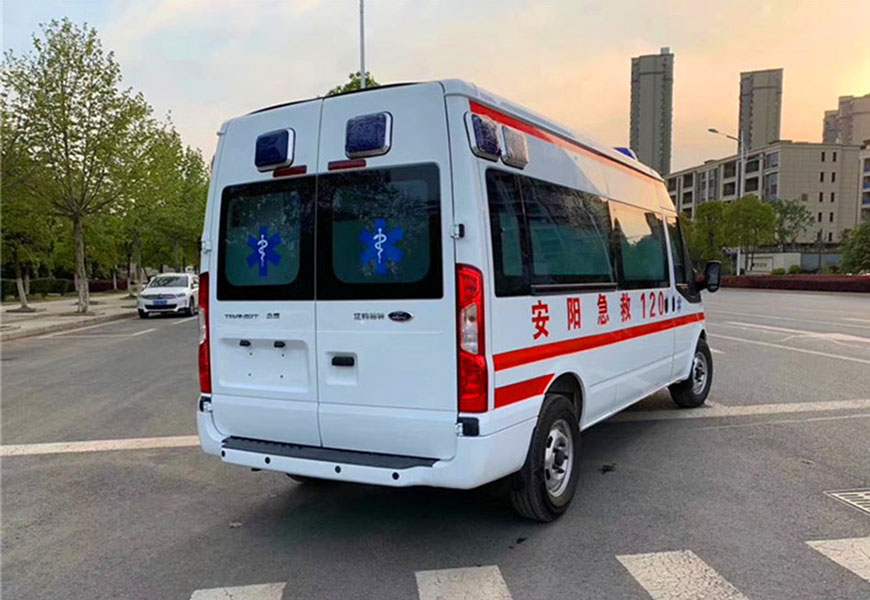 國六福特V348長(zhǎng)軸中頂救護(hù)車