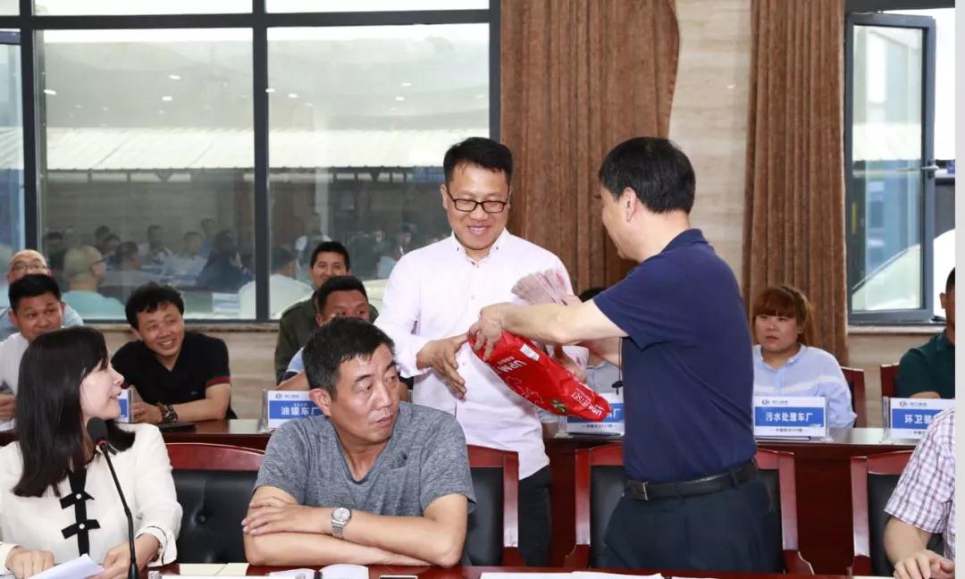 程力專(zhuān)汽公司生產(chǎn)經(jīng)濟(jì)工作綜合會(huì)相繼隆重召開(kāi)