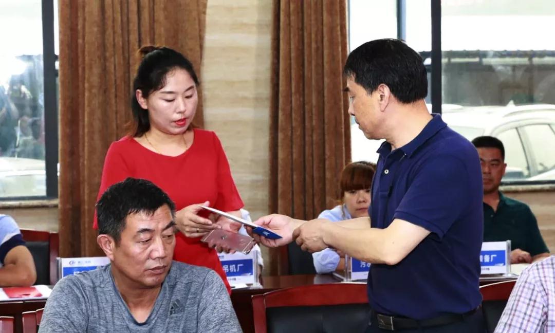 程力專(zhuān)汽公司生產(chǎn)經(jīng)濟(jì)工作綜合會(huì)相繼隆重召開(kāi)